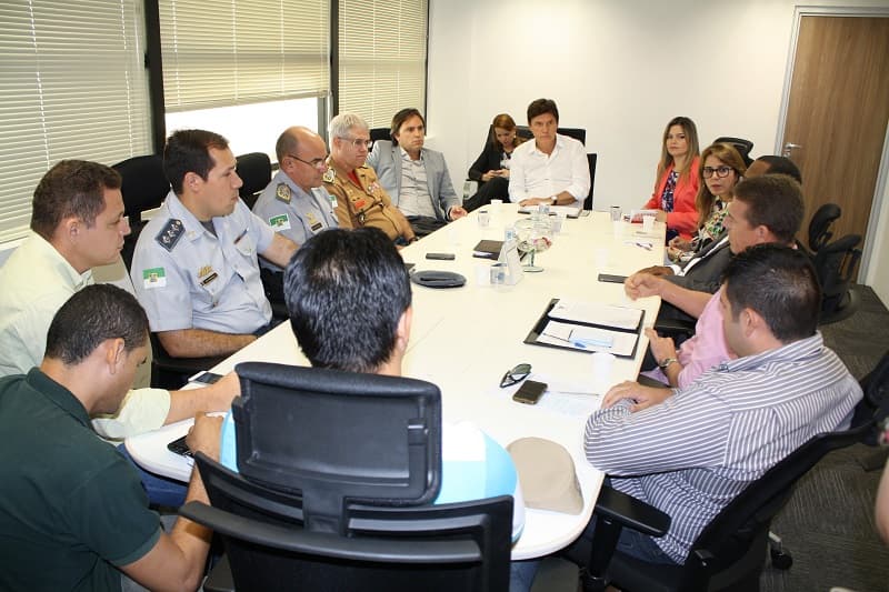 Governador se reúne com militares estaduais para discutir promoções da categoria