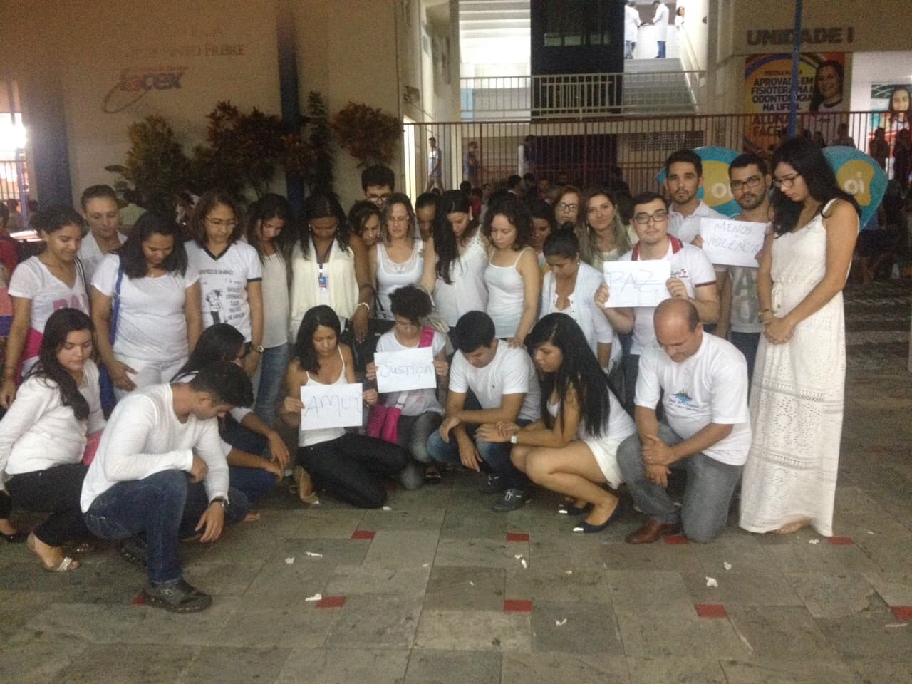 FOTOS: Universitários em Natal realizam ato em protesto pelo assassinato de psicóloga e violência contra a mulher