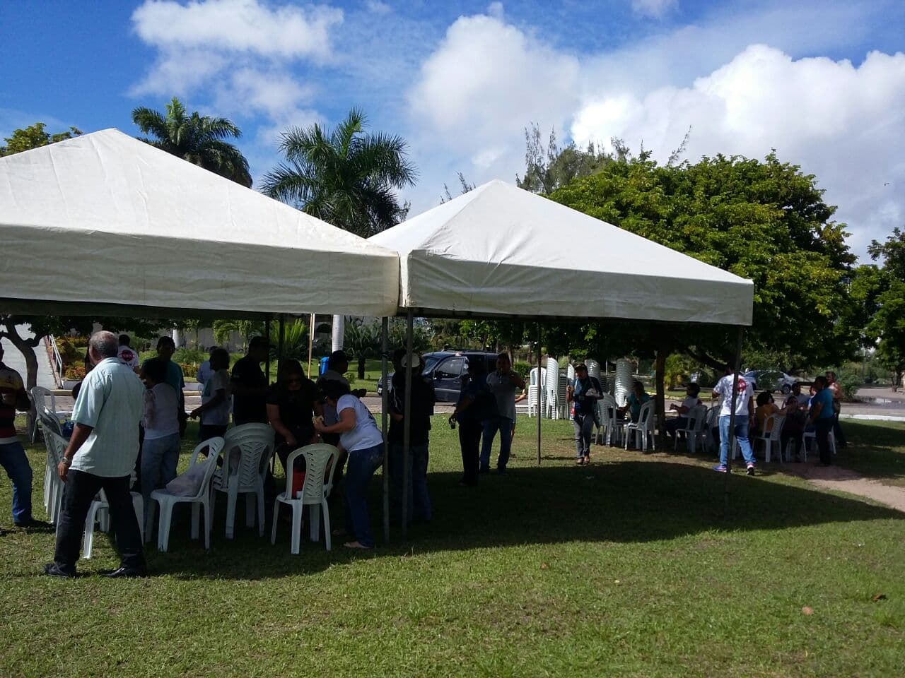 FOTOS: Servidores do Itep iniciam paralisação de 48 horas e montam barracas em frente à Governadoria