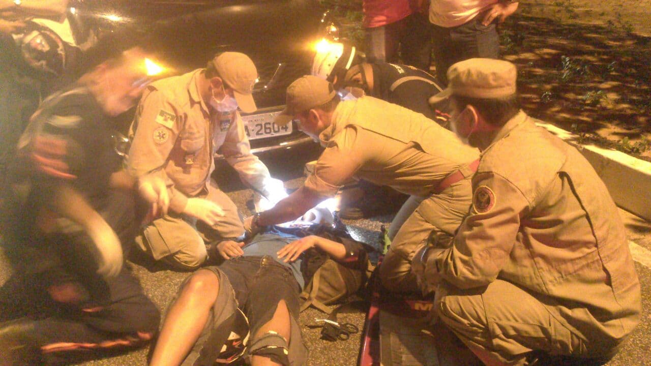 FOTOS: Buraco no prolongamento da Prudente de Morais provoca acidente com motociclista