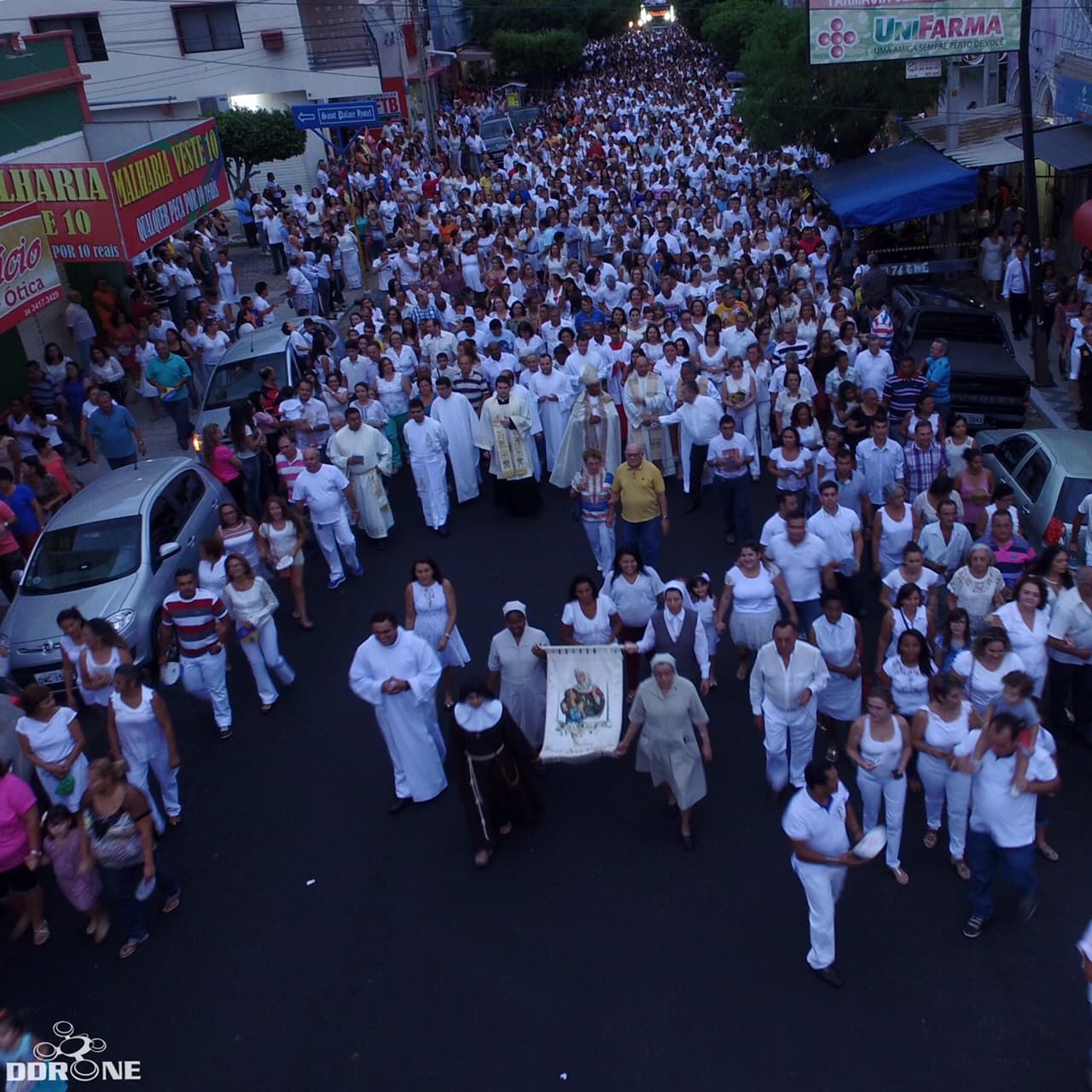 FOTO: Imagem aérea da procissão de abertura da Festa de Sant´Ana, em Caicó