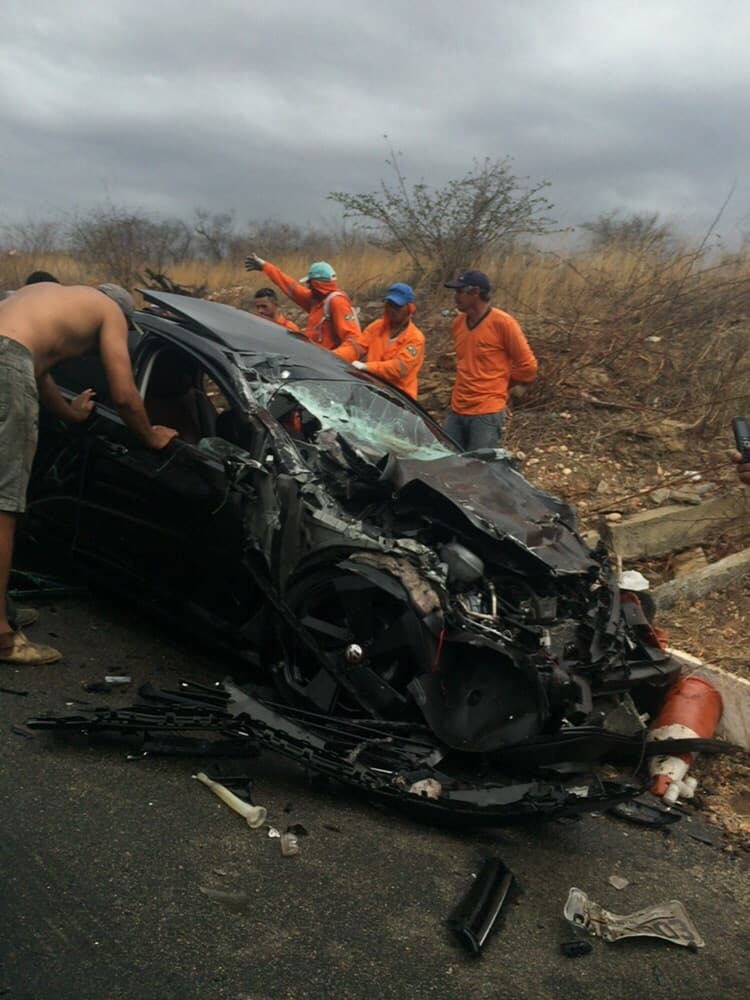 FOTOS(MILAGRE): Motorista sai "ileso" em acidente violento em estrada no RN nesta segunda