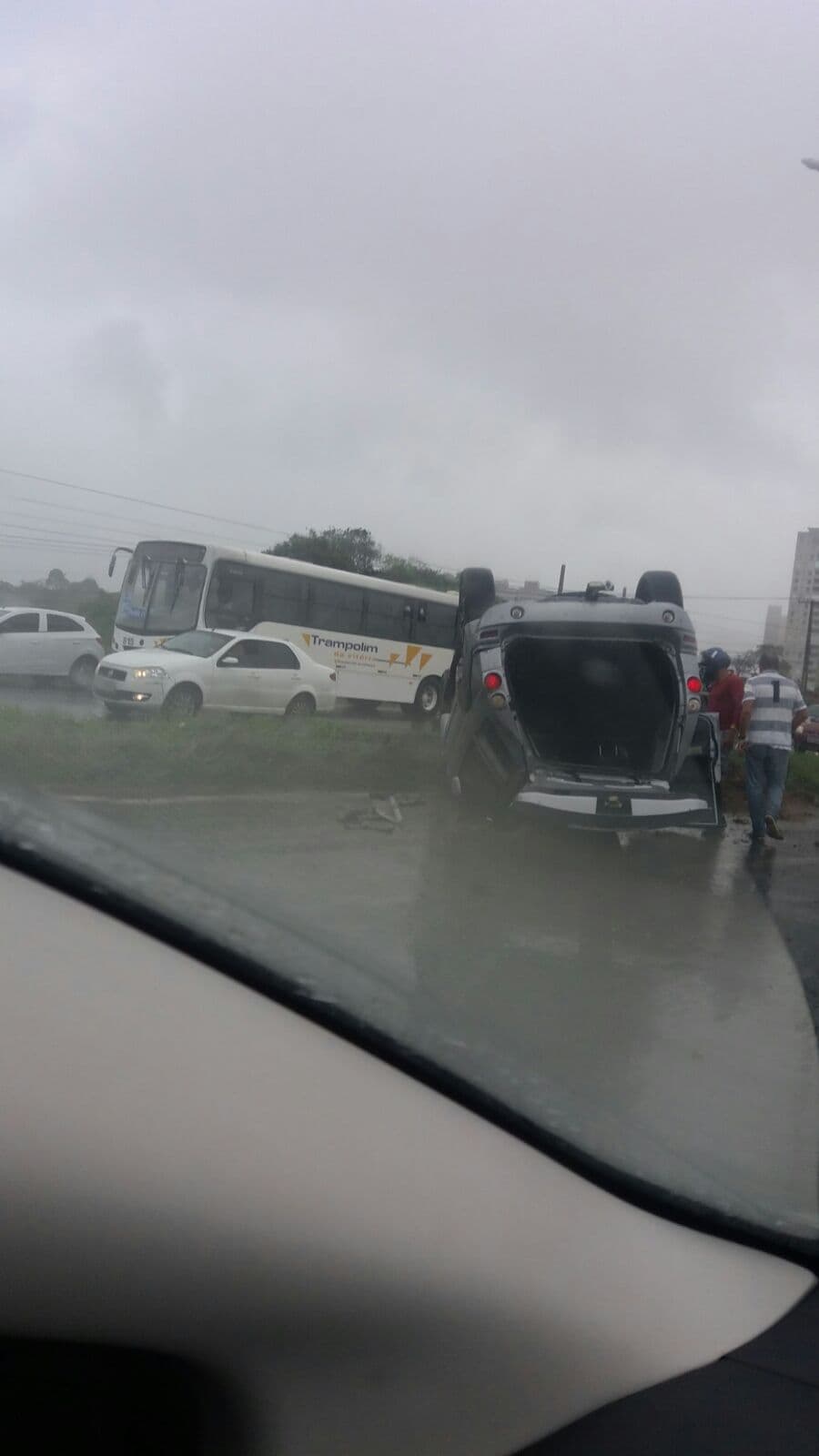 FOTOS: Capotamento na BR-101, sentido Parnamirim - Natal