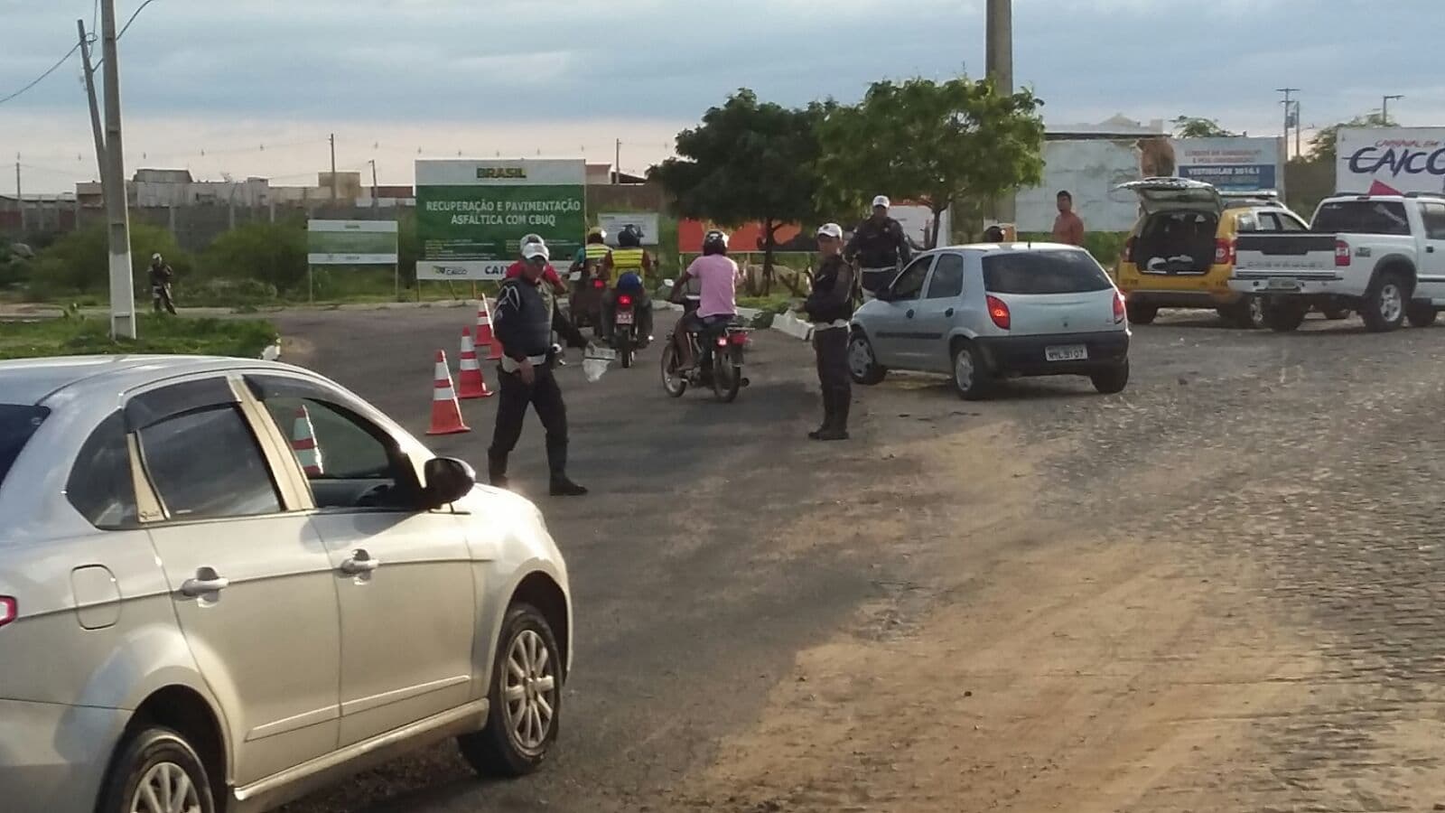 Operação Verão: CPRE aborda mais de 130 veículos em Caicó e condutores fazem testes de alcoolemia