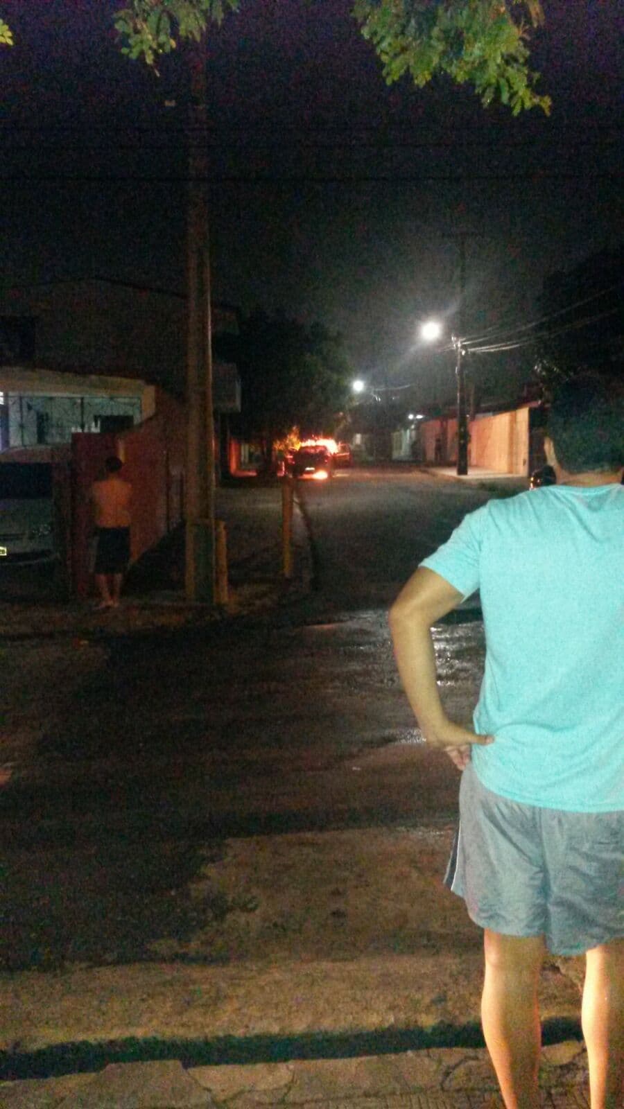 FOTOS E VÍDEO: Veículo pega fogo em Candelária na noite desta quinta