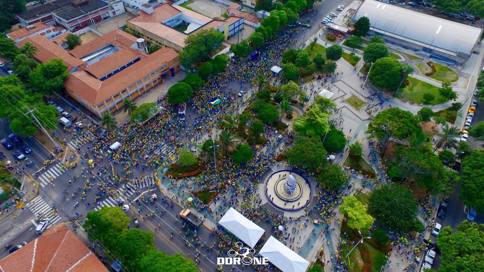 FOTO Aérea estima em duas mil pessoas até o momento no protesto em Natal