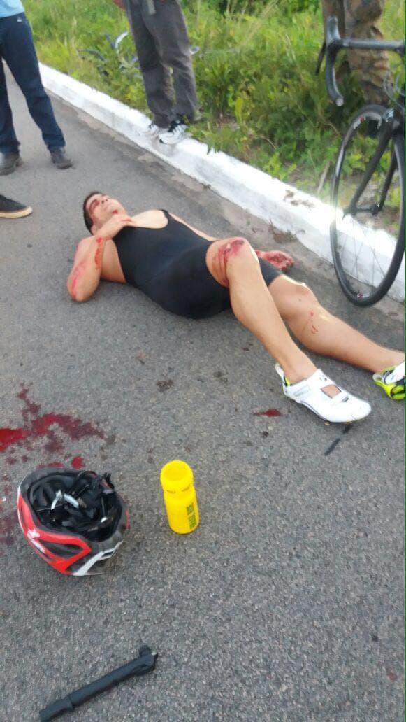 FOTOS: Ciclistas são atropelados na Rota do Sol