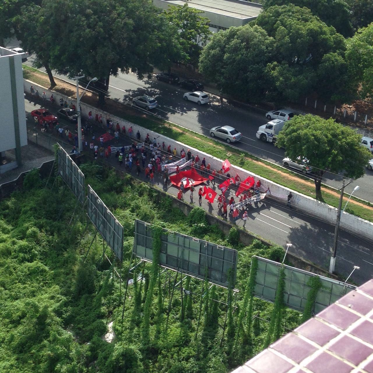FOTOS: Protesto do MST a partir da Salgado Filho, sentido BR-101, deixa trânsito caótico em Natal