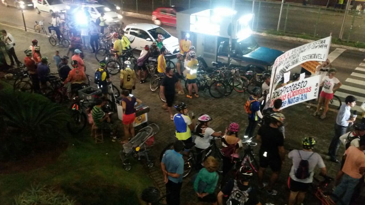 FOTOS: Protesto dos ciclistas na noite desta quarta