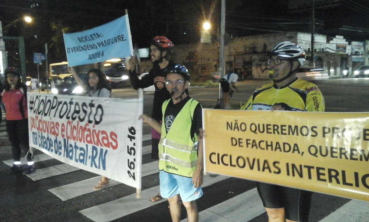 Veja FOTOS do protesto dos ciclistas nesta quinta