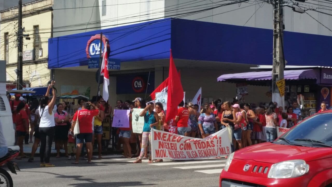 FOTOS: Protesto na Avenida Rio Branco, em Natal