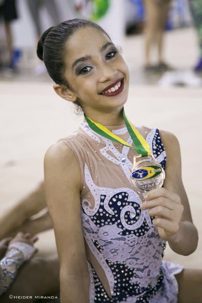FOTO: Atleta potiguar da ginástica rítmica, de apenas 10 anos, conquista medalha no Brasileiro e feito histórico