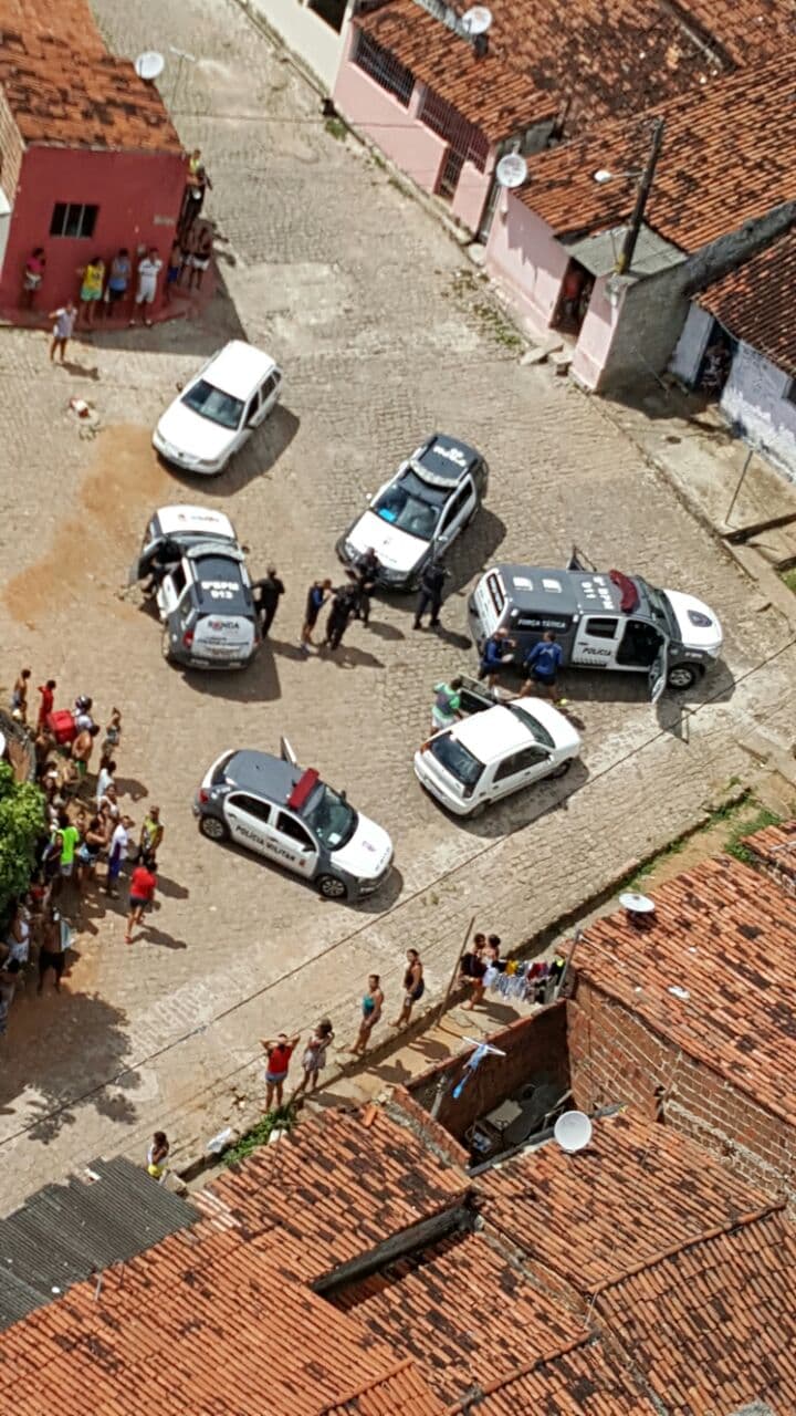 FOTOS: Dois são detidos, um deles baleado, após assalto em loja em Natal, e perseguição com apoio do helicóptero Potiguar 01