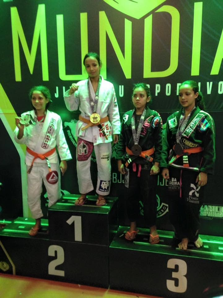 FOTOS - Vice-campeã mundial de jiu-jitsu: Após mais um feito, potiguar de apenas 11 anos desembarca em Natal nesta quarta
