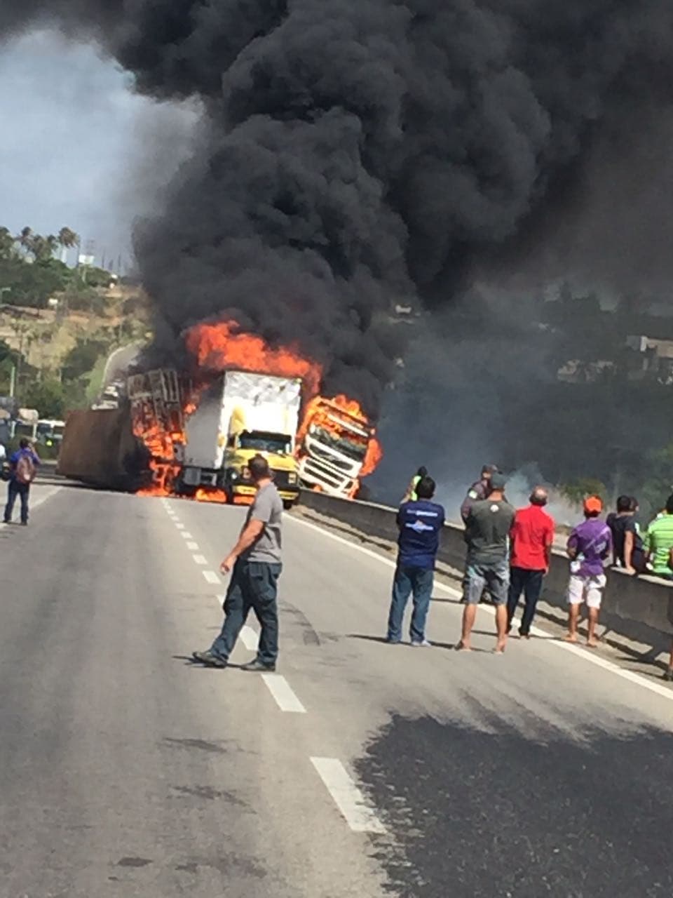 FOTOS E VÍDEOS: Grave acidente na BR-304 envolvendo caminhões