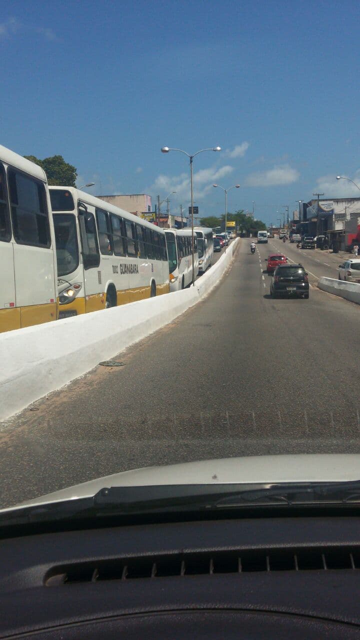 FOTO: Acidente provoca grande congestionamento sentido Zona Norte no início da tarde