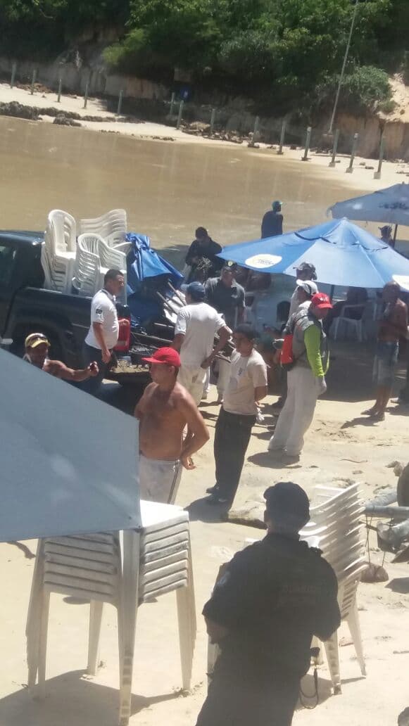 FOTOS - Ordenamento na Praia de Ponta Negra: Fiscalização da Prefeitura recolhe "geral" durante fiscalização