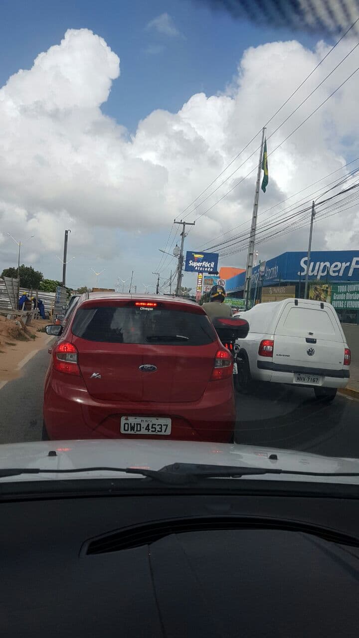 FOTOS: Liberado semana passada, viaduto de Emaús é interditado, provoca grande congestionamento, e revolta motoristas