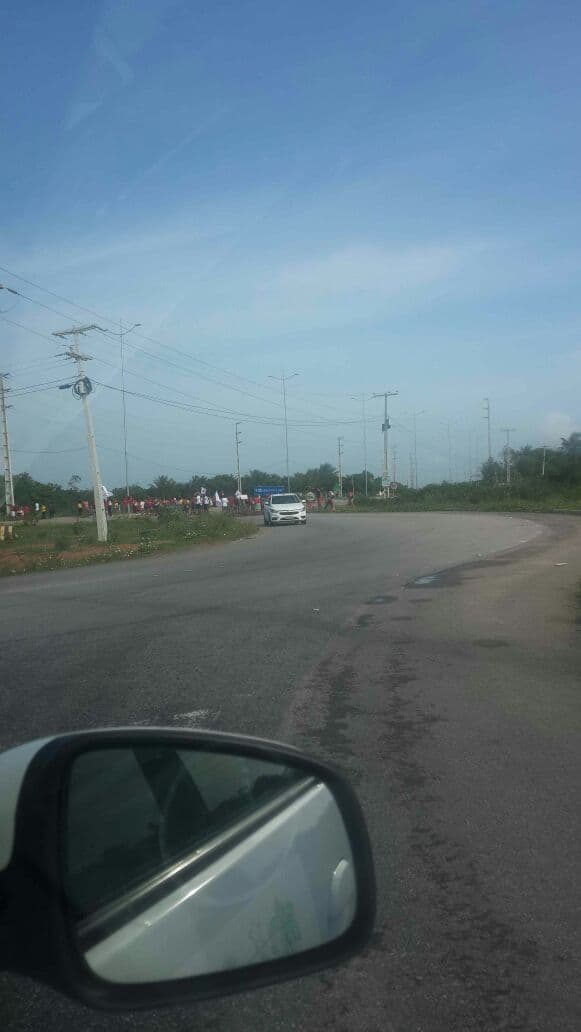 FOTO: Manifestação de grupo que se diz indígena bloqueia acesso ao aeroporto da Grande Natal