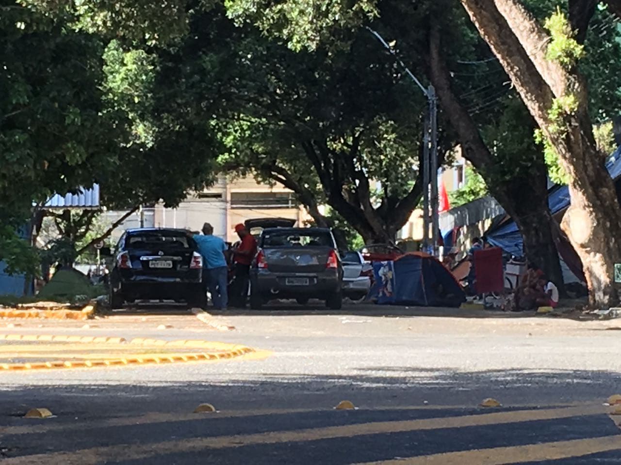 FOTO: MST bloqueia trecho da Rodrigues Alves