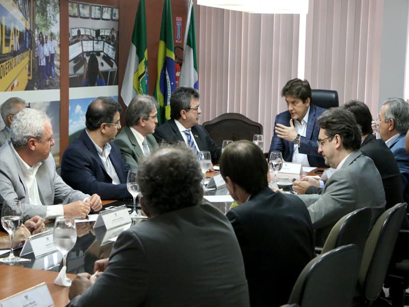 Robinson recebe líderes empresariais e explica motivos da reordenação fiscal