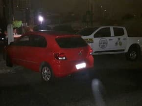 Homem tenta furar blitz e acaba colidindo com carro da Operação Lei Seca