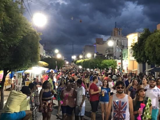 Veja IMAGENS das ruas de Caicó neste sábado de Carnaval