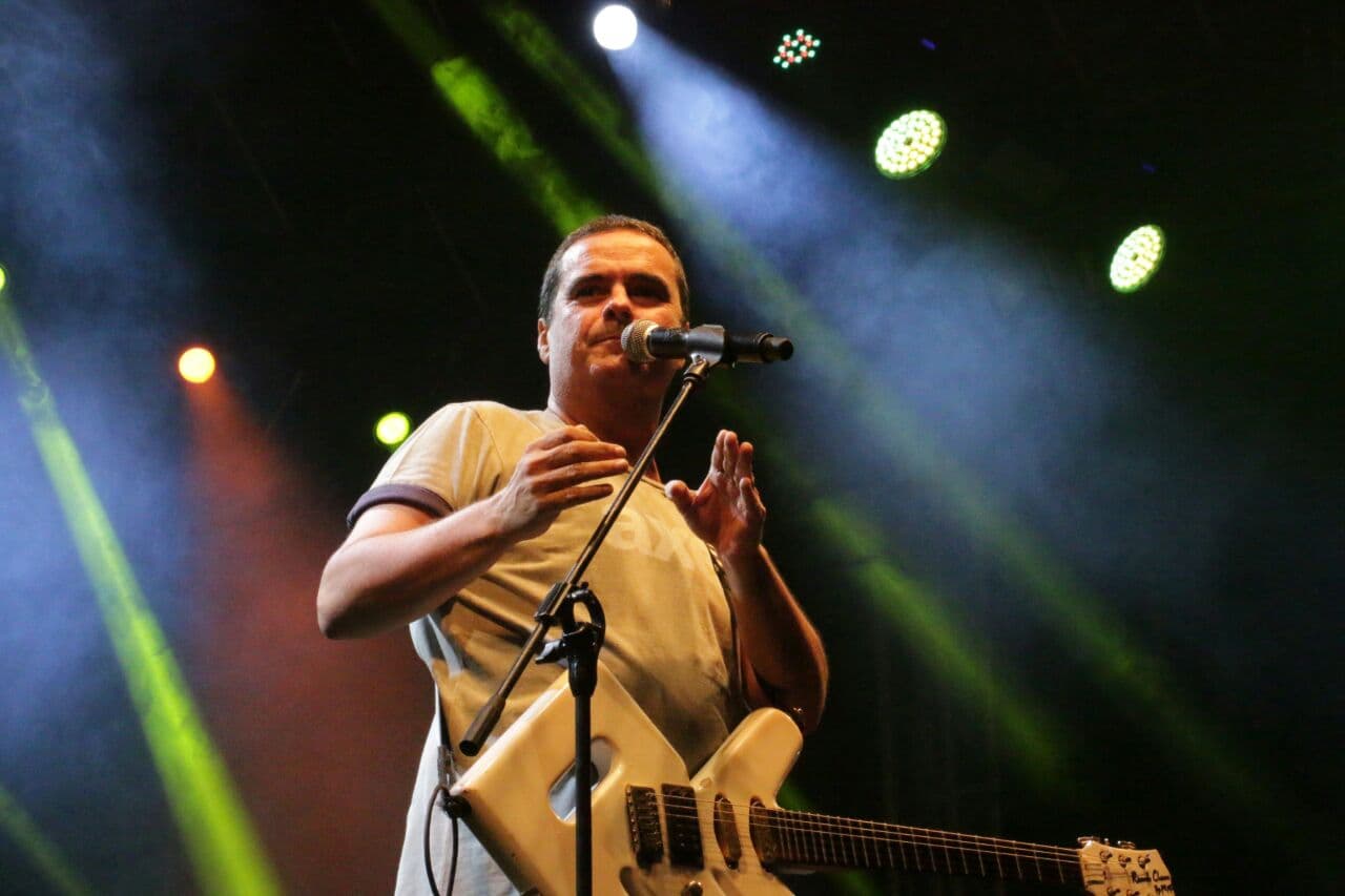 FOTOS: Ricardo Chaves encerra carnaval em Ponta Negra com show eletrizante