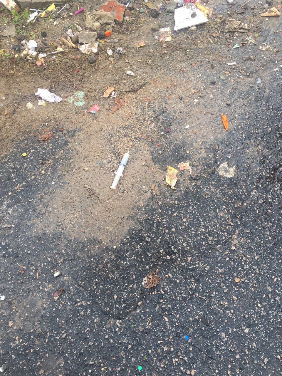FOTOS: Diretor da Urbana denuncia descarte de lixo hospitalar na Zona Leste de Natal