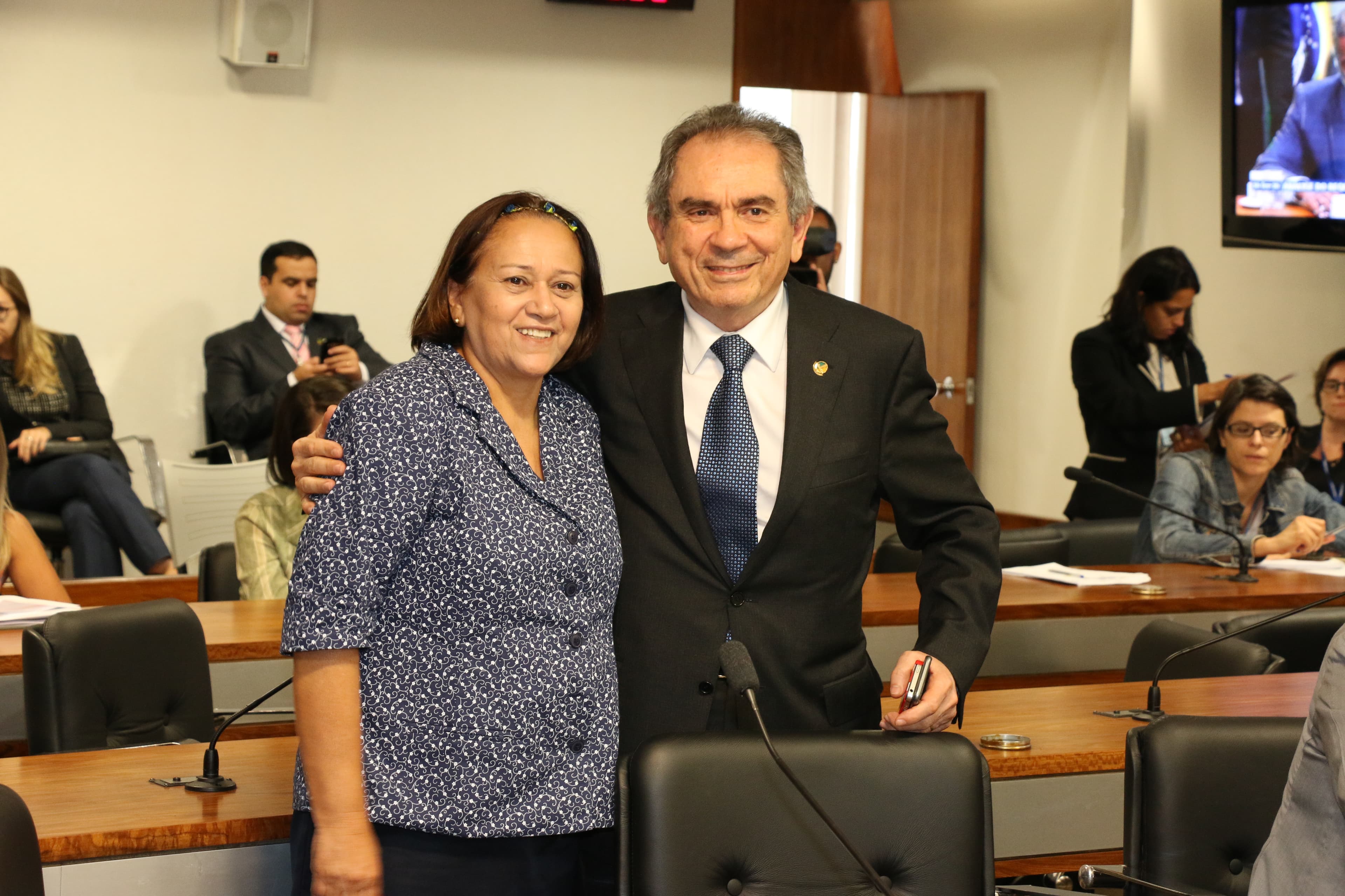 CE aprova projeto que garante divisão mais justa de recursos do salário-educação
