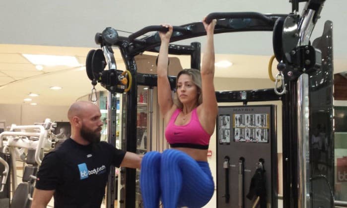 ‘Ab crack': especialistas alertam para os perigos da moda do verão