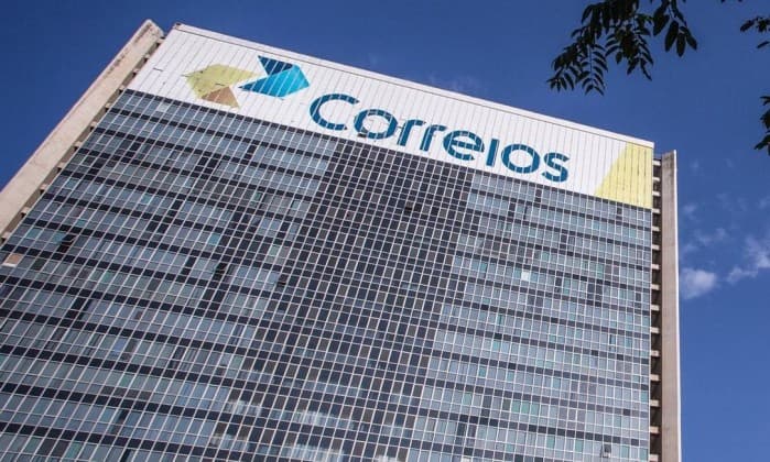 Correios farão ampla reestruturação, com corte de funcionários; para evitar privatização, benefícios também serão reduzidos