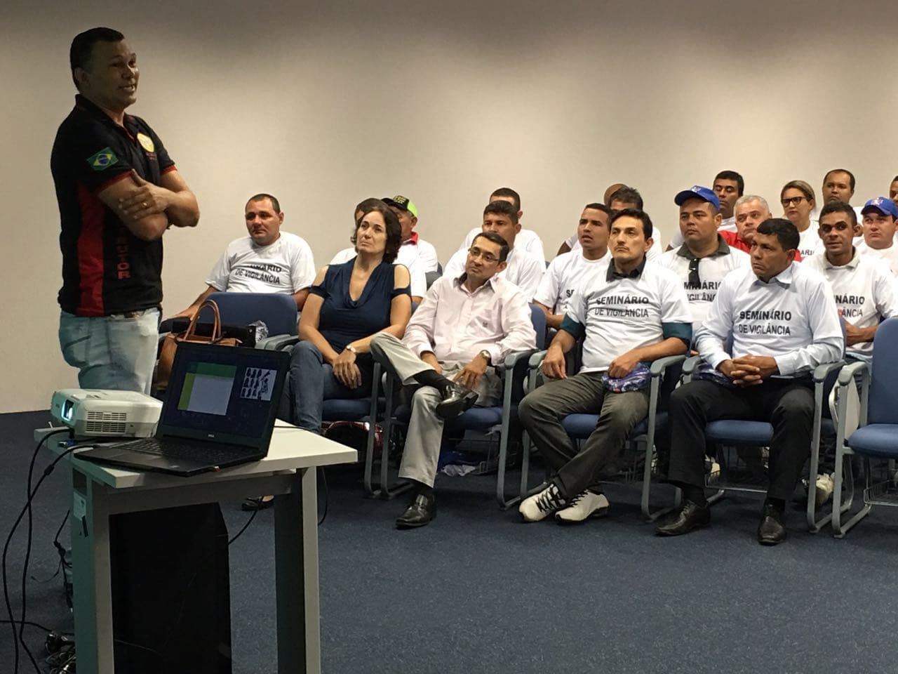 Bancos recomendam que seguranças bancários não usem whatsapp durante o serviço
