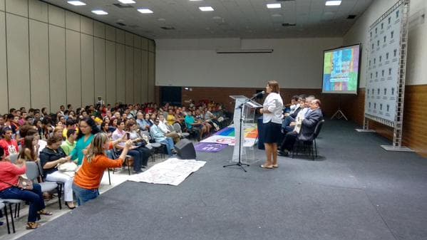"Reduzir maioridade não resolverá problema da violência",  diz Fátima para plateia de jovens potiguares