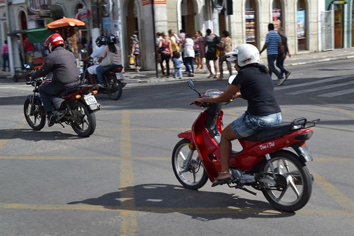 Obrigação de habilitação para conduzir "cinquentinha" começa nesta terça