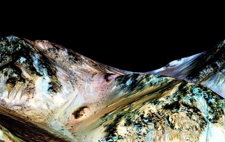 Nasa apresenta provas concretas de água líquida e corrente em Marte