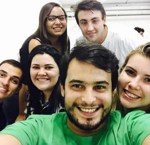 Amigos e estudantes homenageiam Máximo Augusto na noite desta segunda-feira