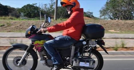 Moto que anda até com água do Tietê faz 500 km por litro