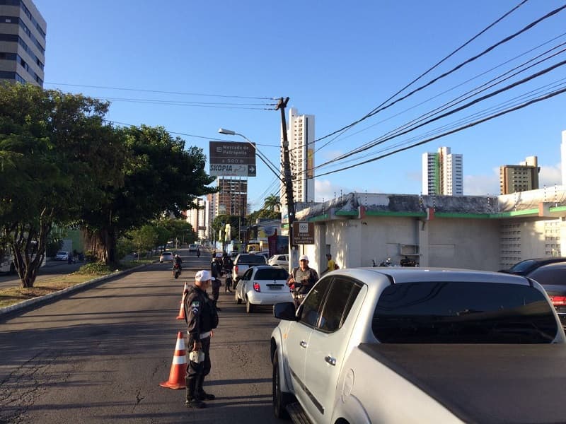 CPRE aborda mais de 170 veículos e notifica condutores irregulares durante operação na Avenida Hermes da Fonseca