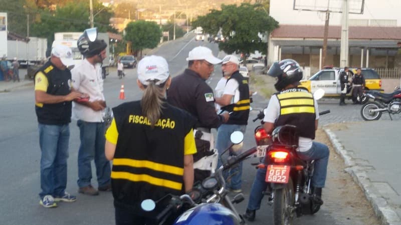 FOTO: CPRE e Detran realizam operações de trânsito nas rodovias do Seridó