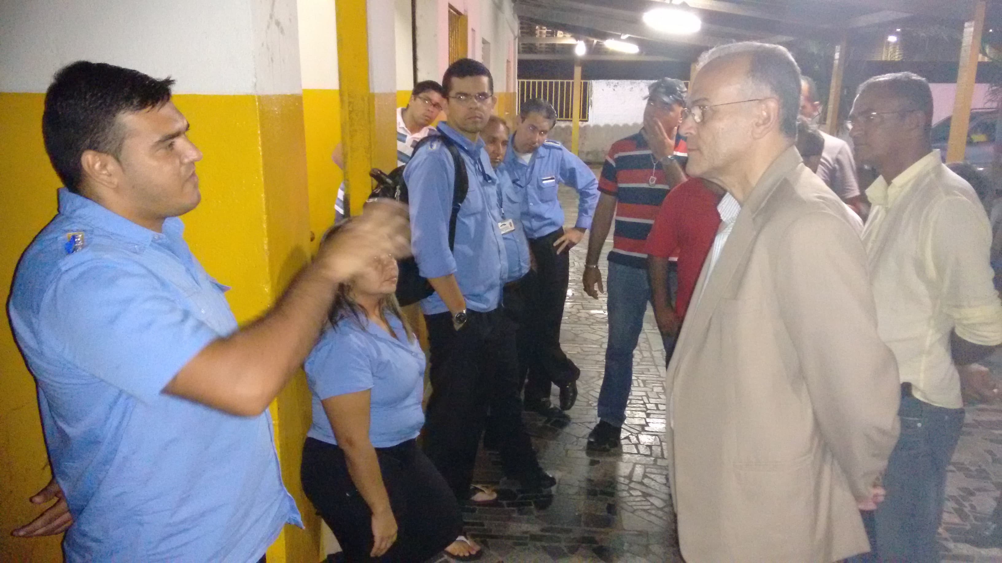 FOTOS: Secretário de Segurança visita terminais rodoviários e conversa com moradores da zona Norte de Natal