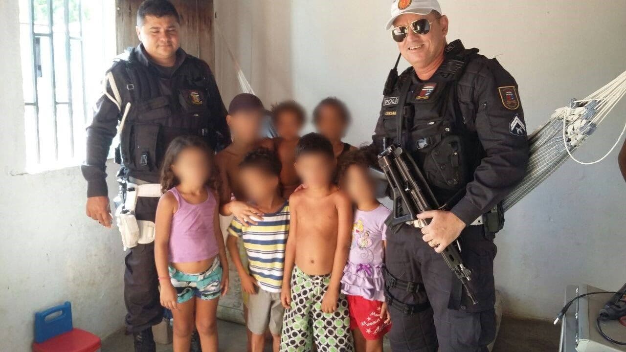 Polícia Militar do RN faz doação de alimentos para crianças que vivenciaram tragédia em 2016