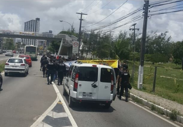 FOTOS: Protesto na rodovia BR-101 causou lentidão na altura do Arena das Dunas sentido sul