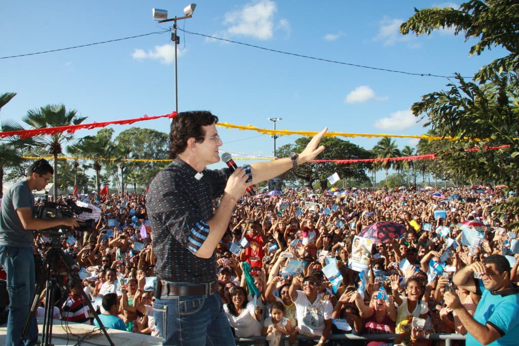 Show do Padre Reginaldo Manzotti marca campanha da Rádio Rural de Natal