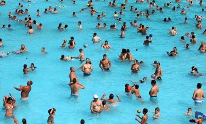 Olhos ficam vermelhos na piscina por causa de urina na água, diz órgão de saúde dos EUA