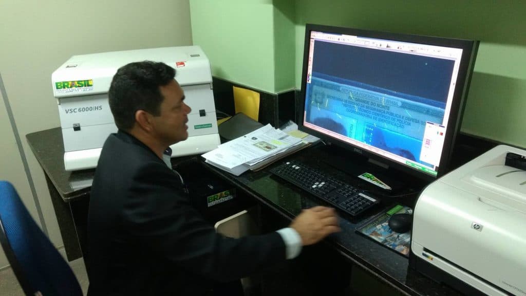 ITEP conta com equipamento moderno para verificar autenticidade de documentos