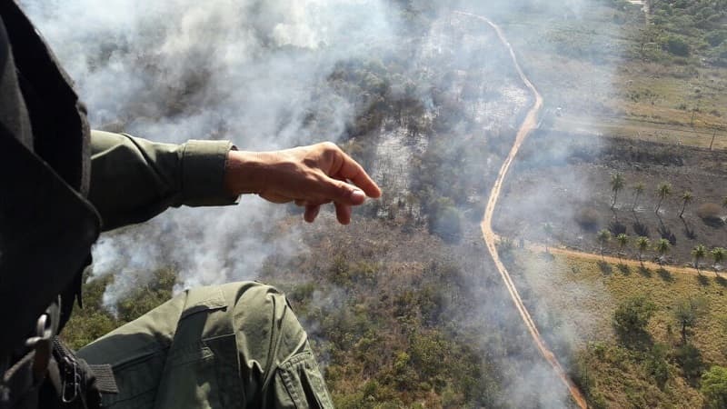 Helicóptero Potiguar 01 é utilizado em operações de combate a incêndios florestais no RN