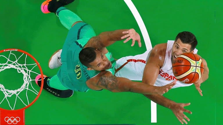 Em jogo de final dramático, Brasil vence a Espanha por um ponto no basquete masculino