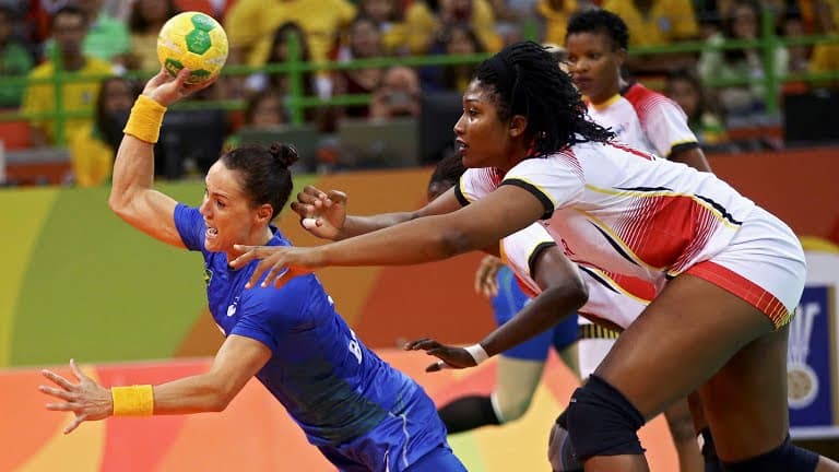 Brasil vence Angola e avança para as quartas de final no handebol feminino