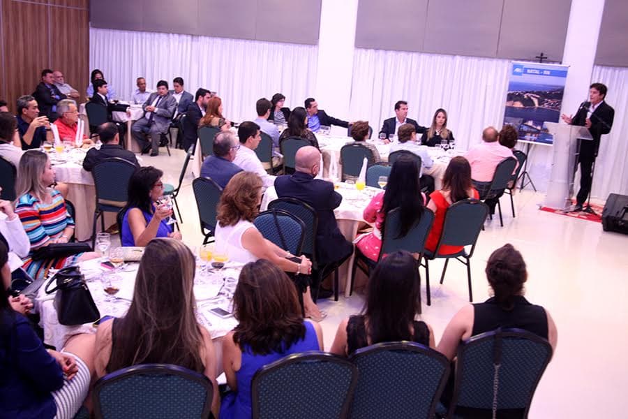 Robinson recebe homenagem da ABIH por ações em benefício do Turismo